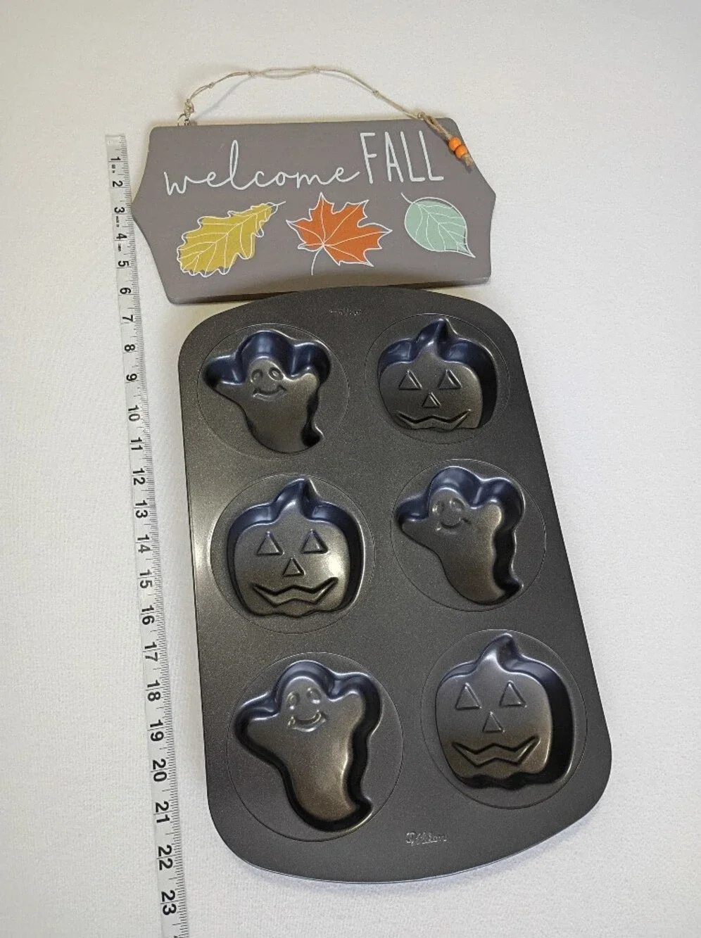 Wilton 6-Cavity Ghost Pumpkin Non-Stick Baking Pan Lot with Fall Welcome Sign